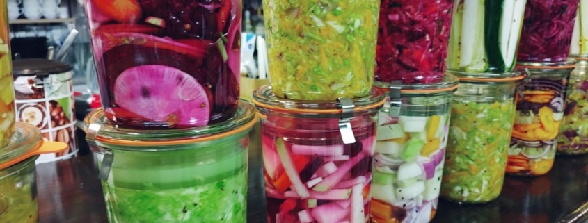 Bunte Gläser Fermentiertes